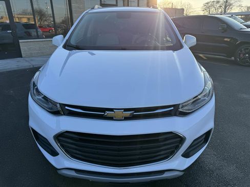 Used 2020 Chevrolet Trax LT w/ LT Convenience Package image 2