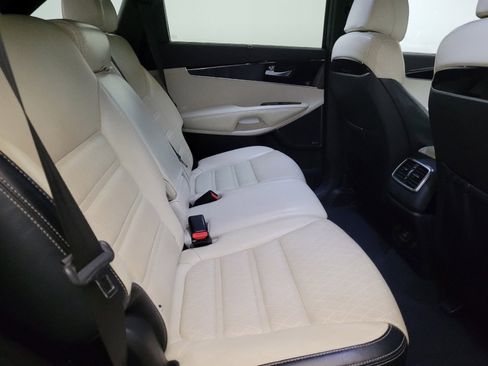 Used 2017 Kia Sorento SX image 19