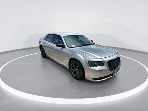 Used 2020 Chrysler 300 Touring w/ Sport Appearance Package RWD image 2