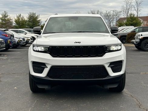 New 2025 Jeep Grand Cherokee Altitude image 2