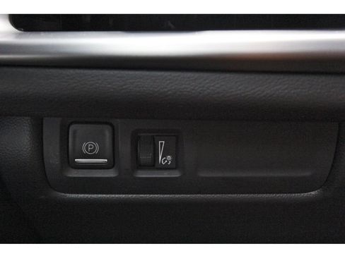 Used 2025 Cadillac XT4 Premium Luxury FWD image 18