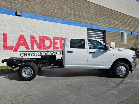 New 2026 RAM 3500 Tradesman w/ Chrome Appearance Group image 8