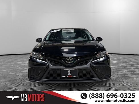 Used 2023 Toyota Camry SE image 10