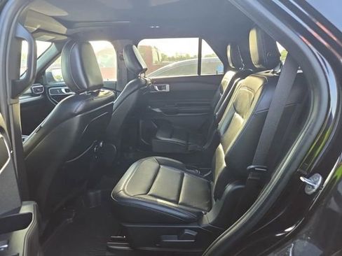 Used 2020 Ford Explorer XLT w/ Equipment Group 202A AWD/4WD image 4