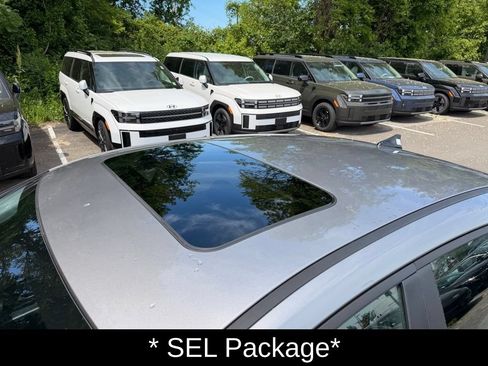 Certified 2025 Hyundai Elantra SEL FWD image 11