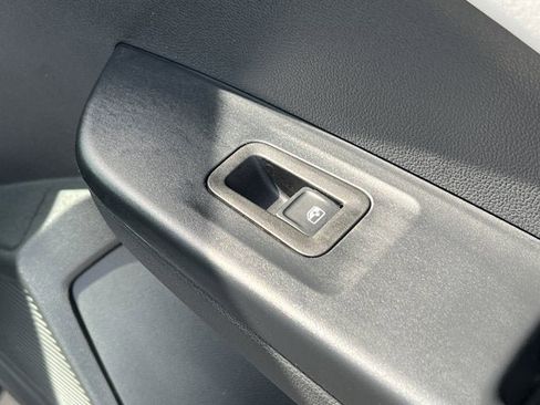 New 2025 Volkswagen Taos S image 21