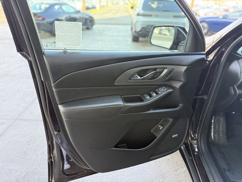 Used 2023 Chevrolet Traverse Premier image 9