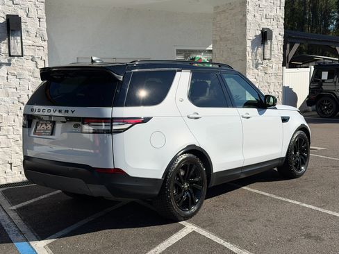 Used 2019 Land Rover Discovery SE image 16