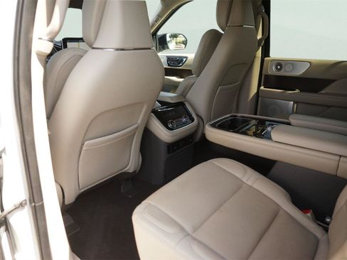 Used 2020 Lincoln Navigator Reserve w/ Luxury Package AWD/4WD image 12