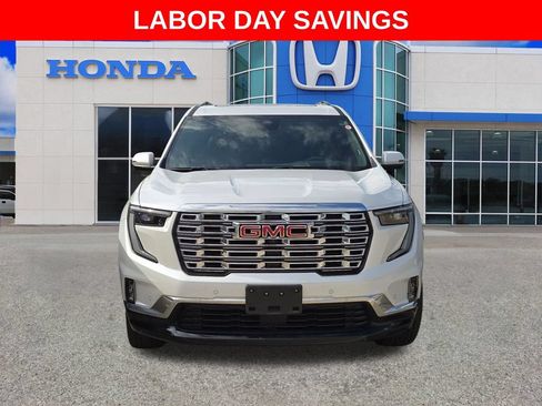 Used 2025 GMC Acadia Denali w/ Super Cruise Package FWD image 9