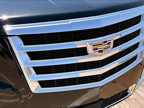 Used 2020 Cadillac Escalade Luxury AWD/4WD image 27