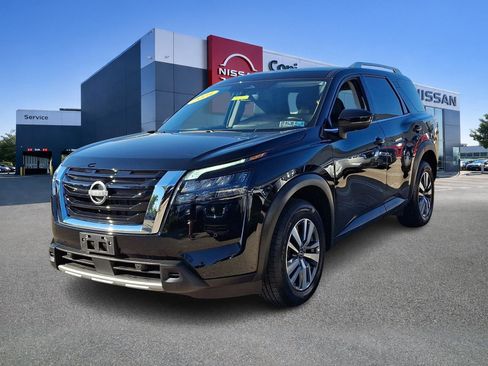 Used 2025 Nissan Pathfinder SL AWD/4WD image 3
