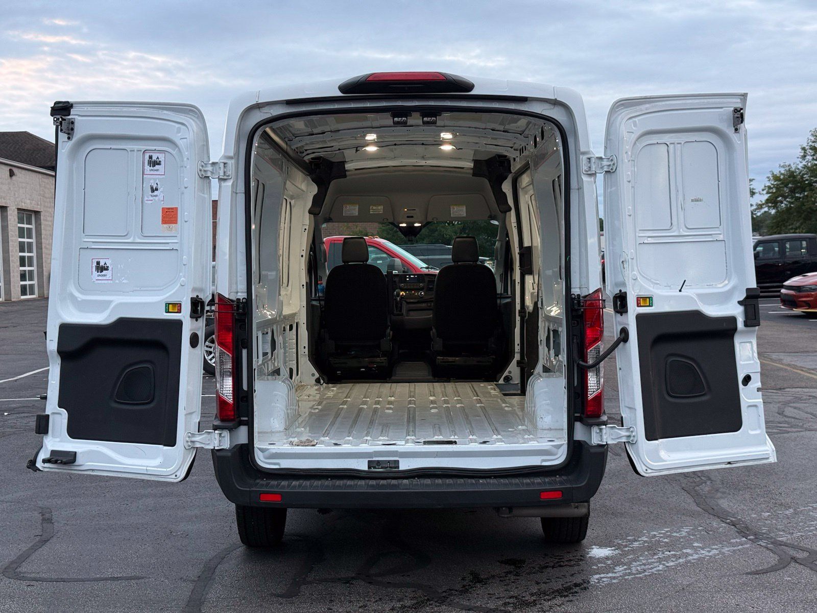 Used 2025 Ford Transit 250 148 Medium Roof RWD image 34
