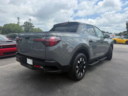 Used 2025 Hyundai Santa Cruz SE AWD/4WD image 3
