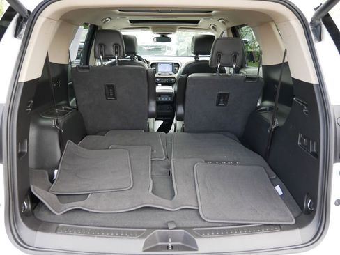 Used 2019 GMC Acadia Denali w/ Technology Package AWD/4WD image 12