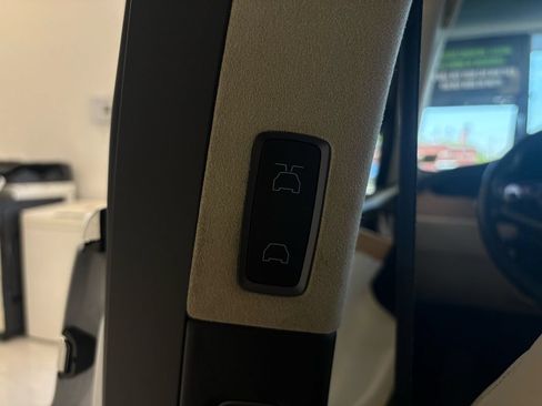 Used 2019 Tesla Model X AWD/4WD image 30