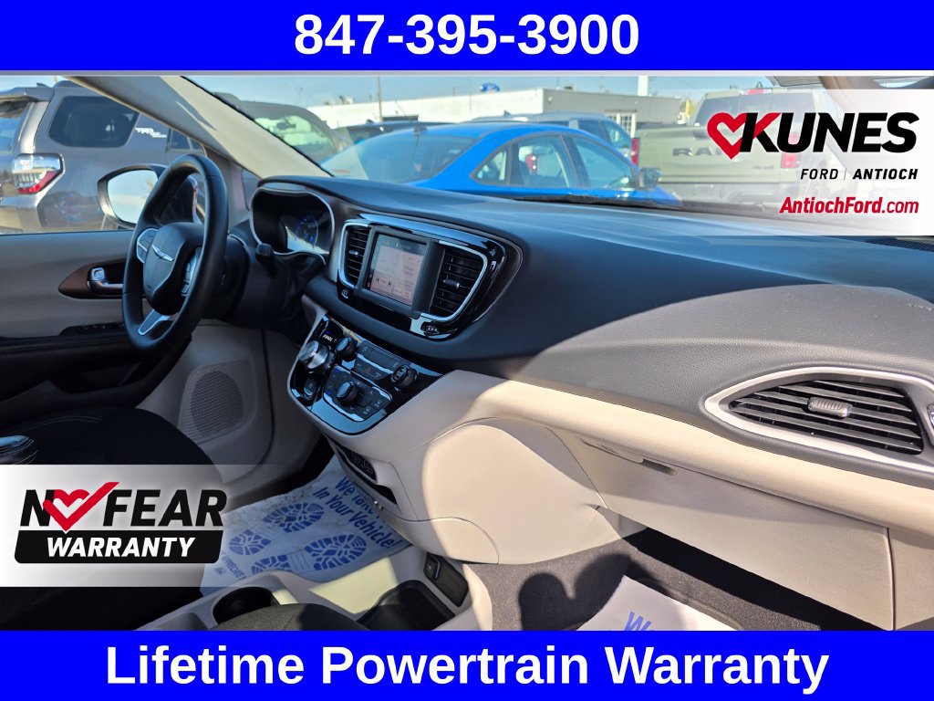 Used 2023 Chrysler Voyager LX FWD image 43