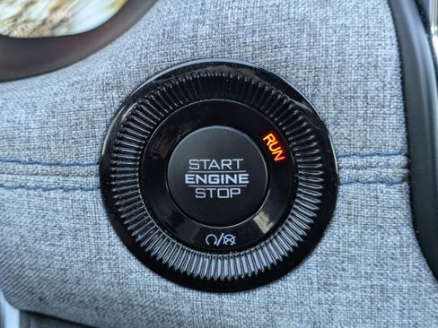 Used 2024 Jeep Compass Latitude image 23