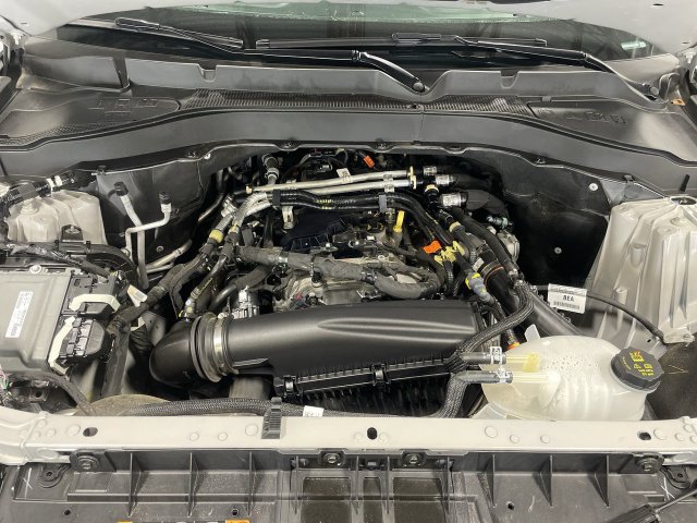 Used 2025 Ford Explorer Active AWD/4WD image 28