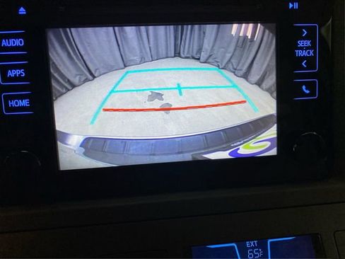 Used 2017 Toyota Sienna LE image 28