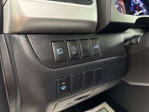 Used 2017 Toyota Highlander AWD V6 image 40