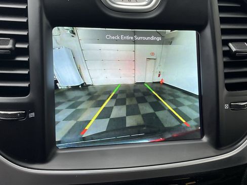 Used 2022 Chrysler 300 Touring w/ Sport Appearance Package image 5