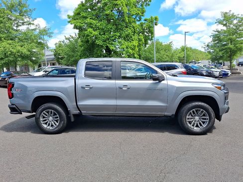 Used 2023 Chevrolet Colorado LT w/ LT Convenience Package II AWD/4WD image 7