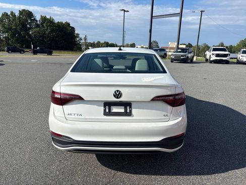 Used 2024 Volkswagen Jetta SE w/ Panoramic Sunroof Package FWD image 8