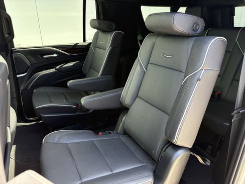 Used 2024 Cadillac Escalade ESV Premium Luxury w/ Performance Package AWD/4WD image 13