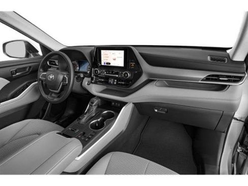 Used 2023 Toyota Highlander LE AWD/4WD image 18