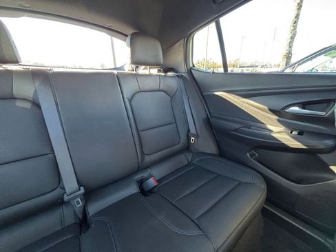 Used 2025 Buick Envista Sport Touring image 37