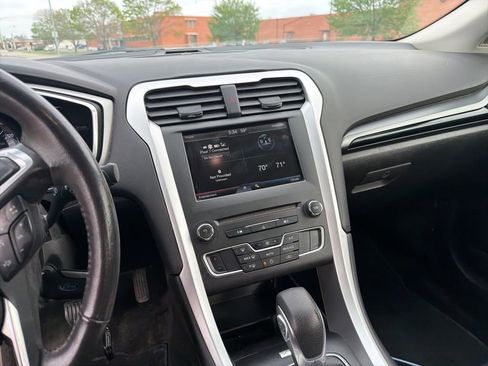 Used 2016 Ford Fusion SE image 12