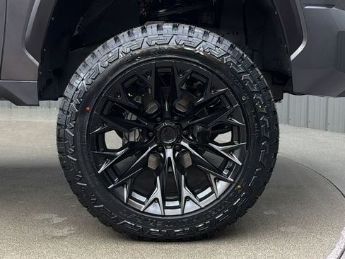 Used 2025 Toyota Tundra Limited image 9