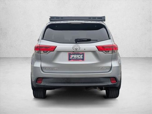 Used 2018 Toyota Highlander XLE image 7