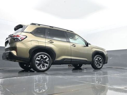 Used 2025 Subaru Forester Premium AWD/4WD image 26