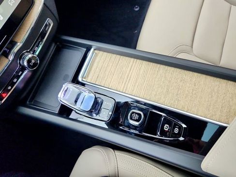 New 2026 Volvo XC60 B5 Plus w/ Climate Package PRO image 22