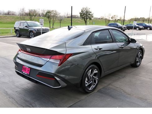 Used 2025 Hyundai Elantra Sport FWD image 9