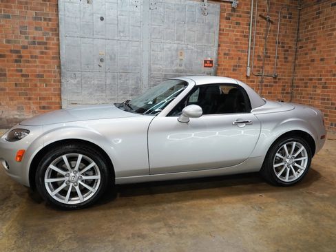 Used 2007 MAZDA MX-5 Miata Grand Touring w/ Premium Pkg RWD image 9