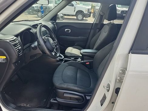 Used 2017 Kia Soul + FWD image 19