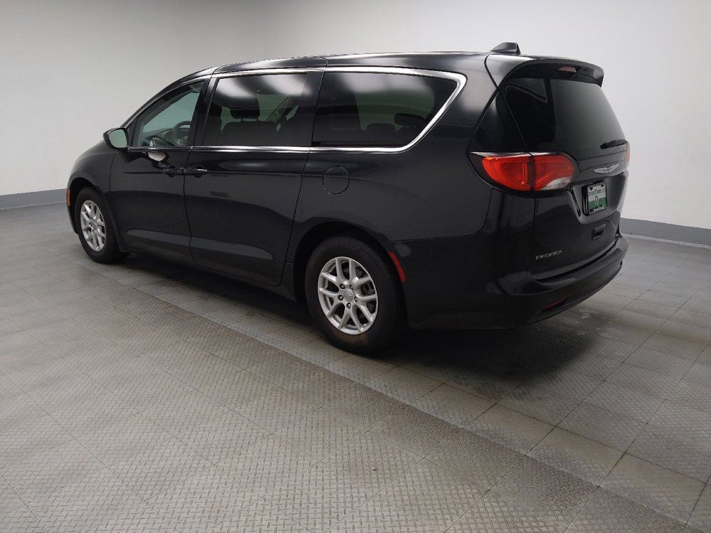 Used 2017 Chrysler Pacifica LX FWD image 3