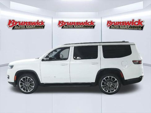 Certified 2024 Jeep Wagoneer Series II w/ Premium Group I AWD/4WD image 41
