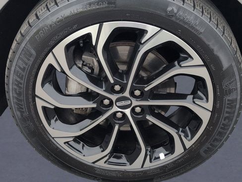 Used 2024 Lincoln Nautilus Reserve AWD/4WD image 38