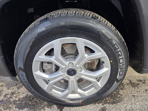 Used 2025 Jeep Compass Latitude image 16