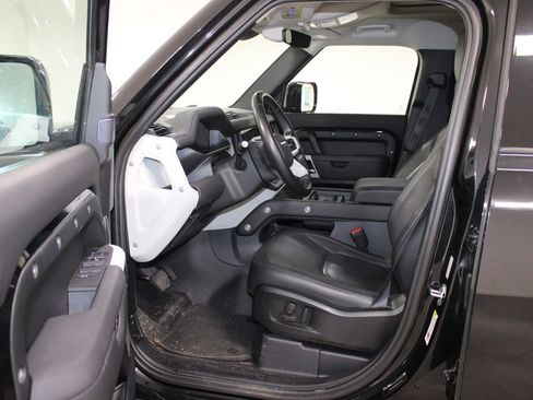Used 2024 Land Rover Defender 110 S image 34