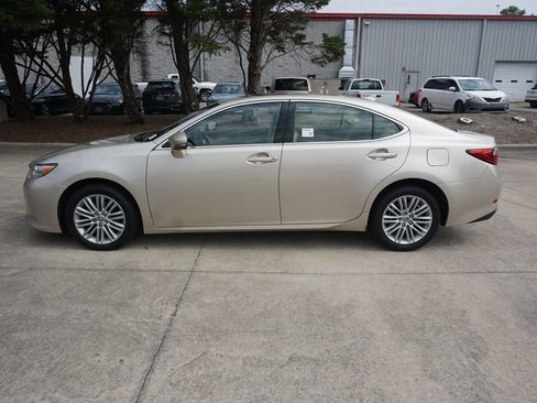 Used 2013 Lexus ES 350 w/ Luxury Pkg FWD image 19
