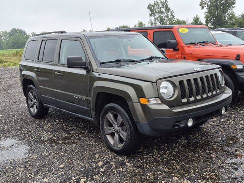Used 2015 Jeep Patriot Latitude AWD/4WD image 2