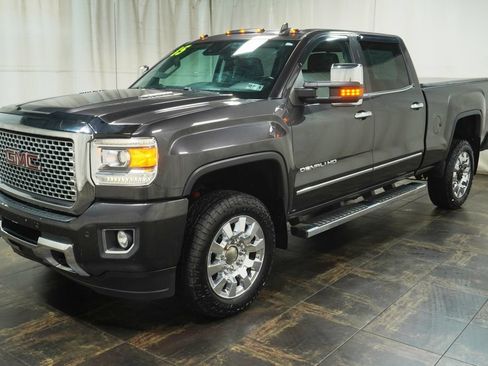 Used 2015 GMC Sierra 2500 Denali w/ Duramax Plus Package AWD/4WD image 2
