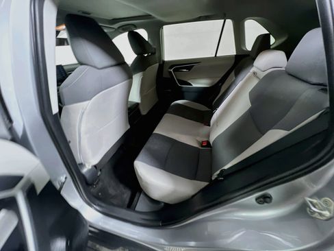Used 2019 Toyota RAV4 XLE w/ Convenience Package FWD image 29