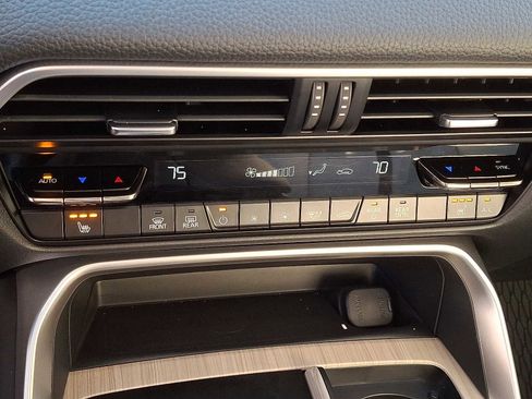 Certified 2025 MAZDA CX-90 3.3 Turbo w/ Preferred Package image 18