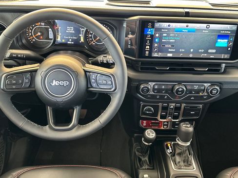 Used 2026 Jeep Wrangler Unlimited Rubicon w/ Steel Bumper Group image 13